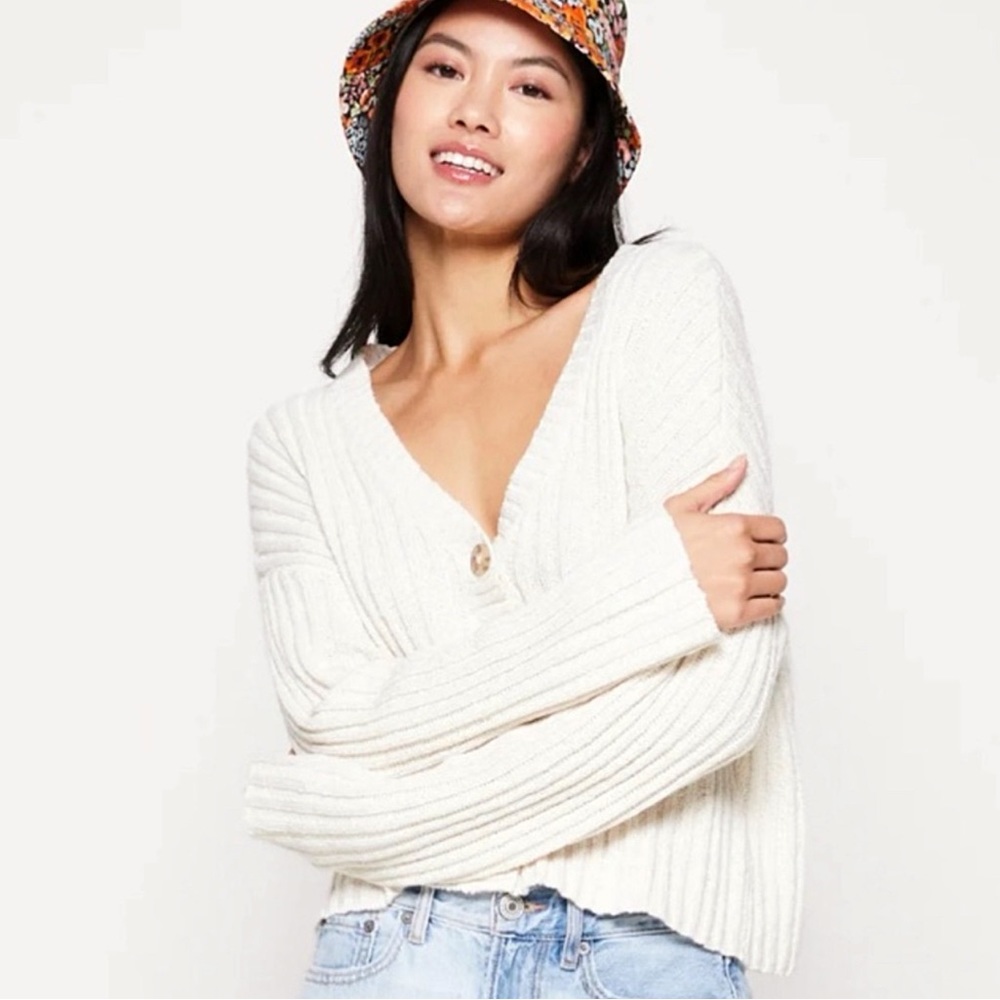 ☁️American Eagle AE Cropped Layer Rib Knit Cream Button Cardigan